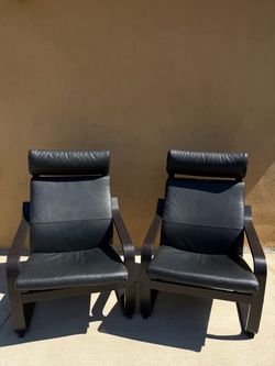 Pair of Black Leather Lounge Chairs – Modern/Mid-Century Style – Set of 2