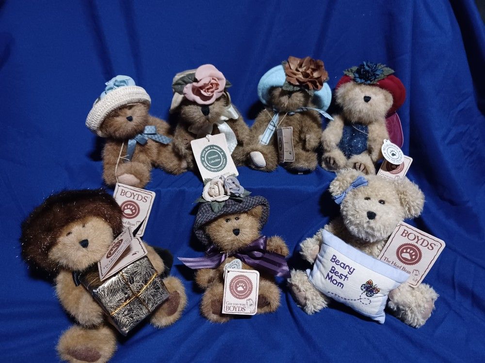 A Bunch of Vintage Boyds Bears 