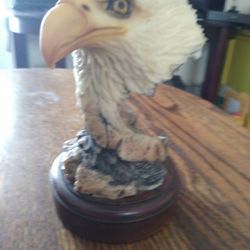 Bald Eagle Statue