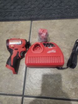 BRAND NEW MILWAUKEE IMPACT DRIVER M12 KIT