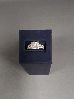 White Gold 14k (.585) 5.4 grams Size 7