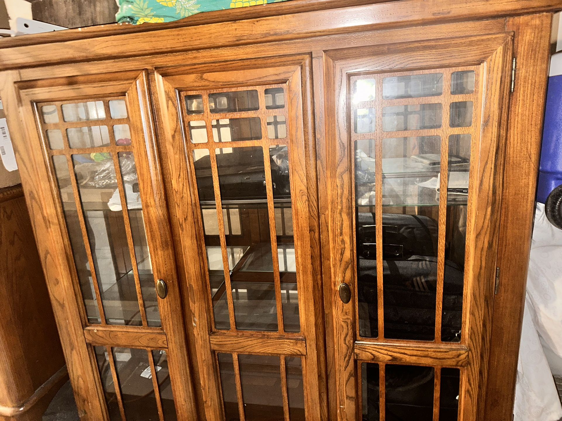 ✨ Stunning vintage solid wood china cabinet with built-in light — elegant, sturdy, and full of character! Perfect for dining or living spaces.