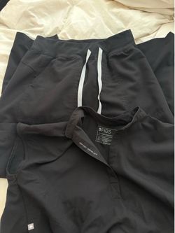 Figgs scrubs black small shirt/medium petite pants