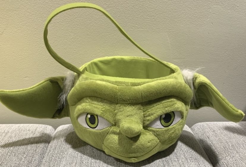 Star Wars large 11” Yoda plush easter basket - used once like new
