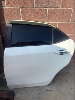 REAR DRIVER SIDE DOOR 2014-2019 TOYOTA COROLLA (WHITE COLOR)