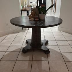 Round table 
