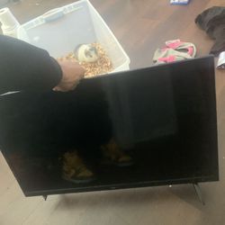 32ic Tv And A Ps4 Game For They Both Work Very Good 