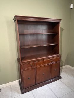 Hutch cabinet