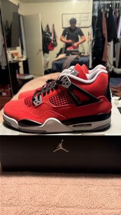 Jordan 4 RETRO (GS) size 7Y