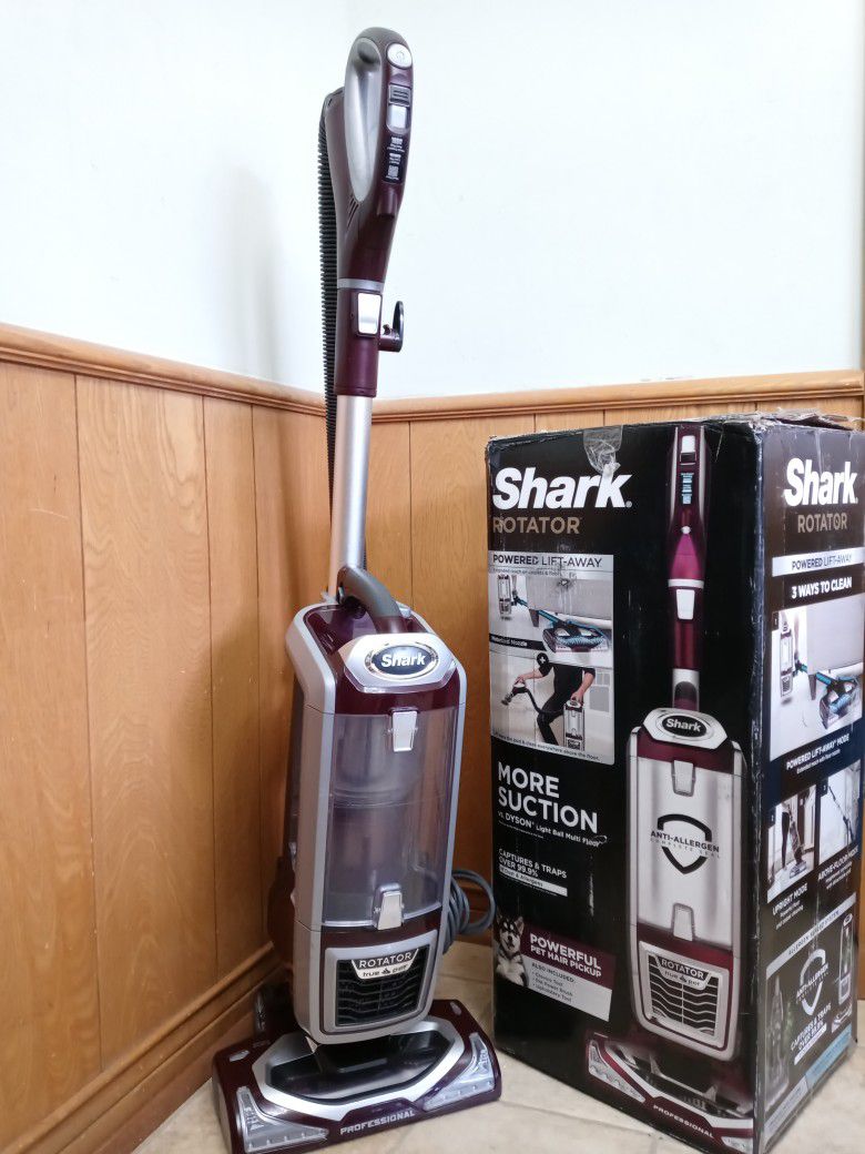 Shark NV752 True Pet Lift Away Rotary Vacuum Upright Bagless Vacuum.