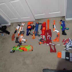 Nerf Guns With Bullets And Magazines 