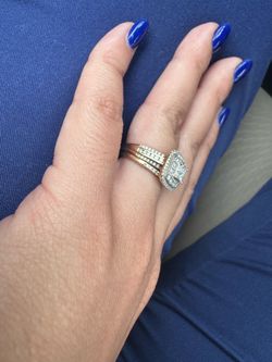 Juego de Boda Oro 10K con Diamantes 1.5 CTW | Anillo y Alianza