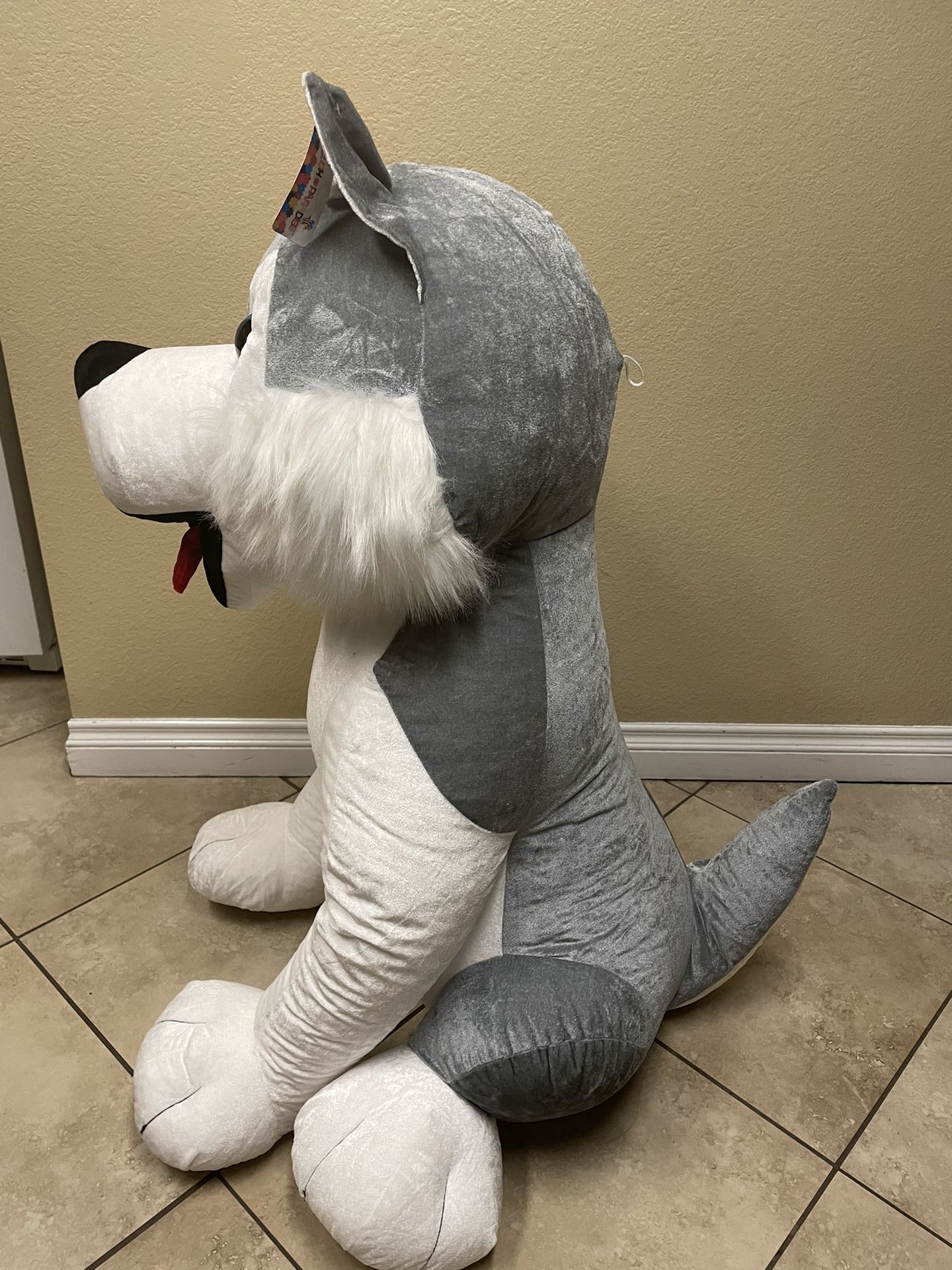 Big Husky Plush 44 Inches Brand New for Sale in Perris CA