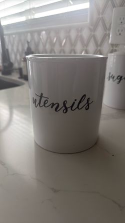 threshold utensil holder