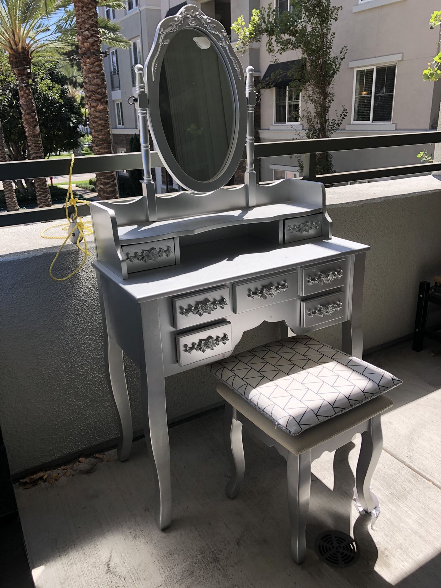 Vanity Desk w Mirror - Silver *Pickup Only*