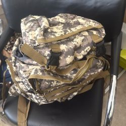 Extra large camouflage duffel bag brand new with two additional zipper compartments