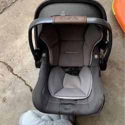 Avna Car Seat.   Good Condition.  