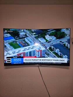 Samsung curved 65 inch screen TV with wall mount bracket