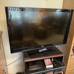 42in LG TV
