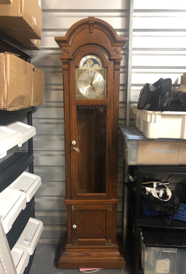 Peary Grandfather Clock currently does not work but in beautiful