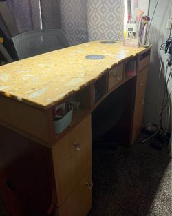 Nail Desk