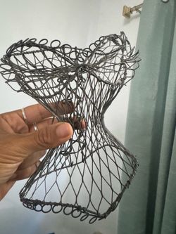 Earring holder - display corset wire