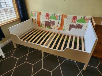 Extendable Toddler Bed with Slats