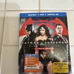 Batman v Superman Dawn of Justice Ultimate Edition (BluRay +DVD + Digital Code)