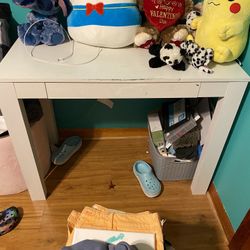 White desk with Drawer 