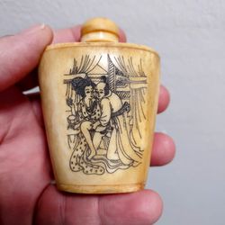 Vintage Nippon  Collection-Snuff  Bottle w/ lid.