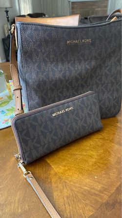 Mk semi nueva purse