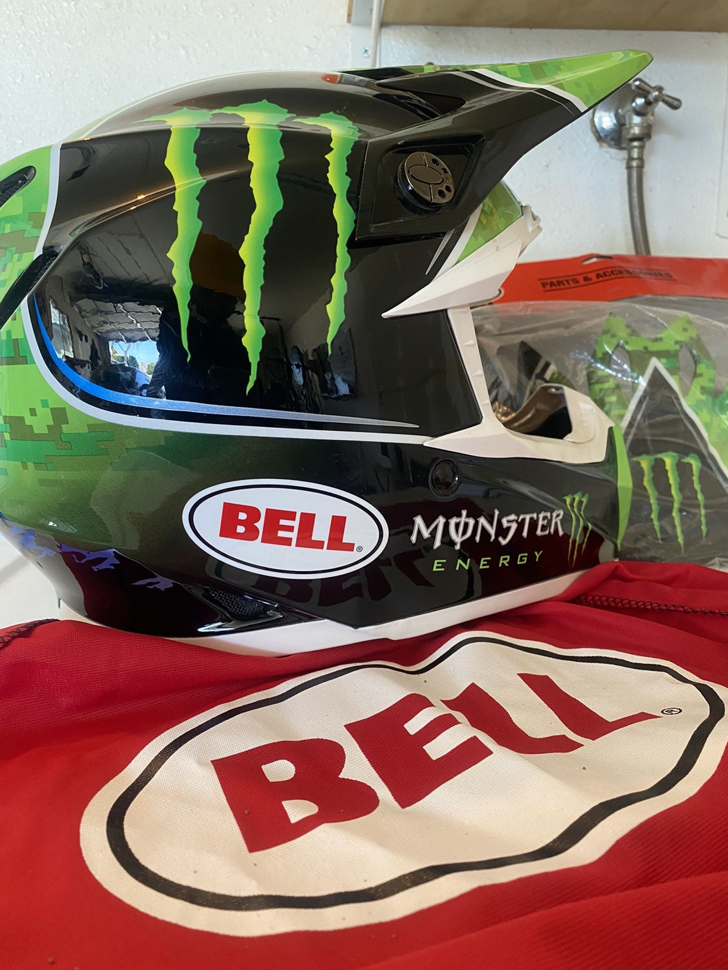 Monster Energy Bell Moto 9 MIPS Helmet