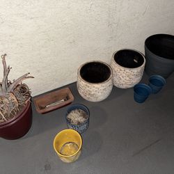 Flower pots / planters 