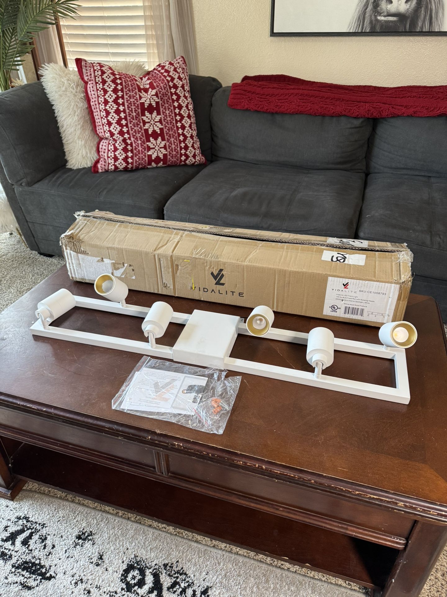 New Vidalite 6 Bulb Fixed Rail Light