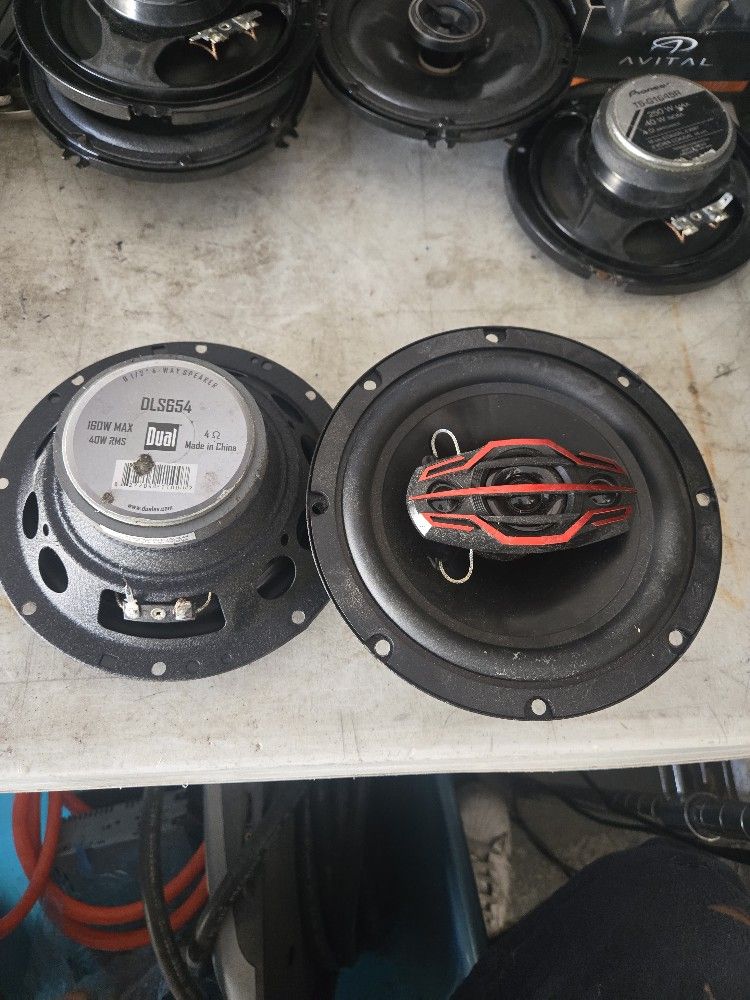 Dual 6.5 Speakers