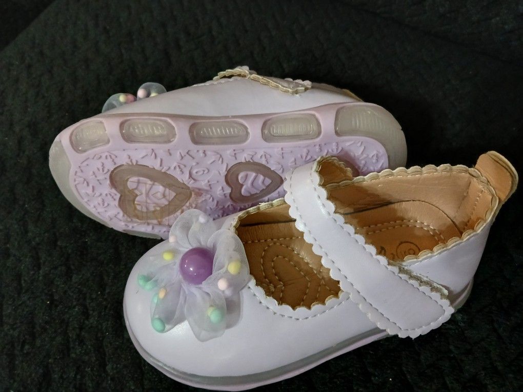 6T  Mary Jane Style Shoe