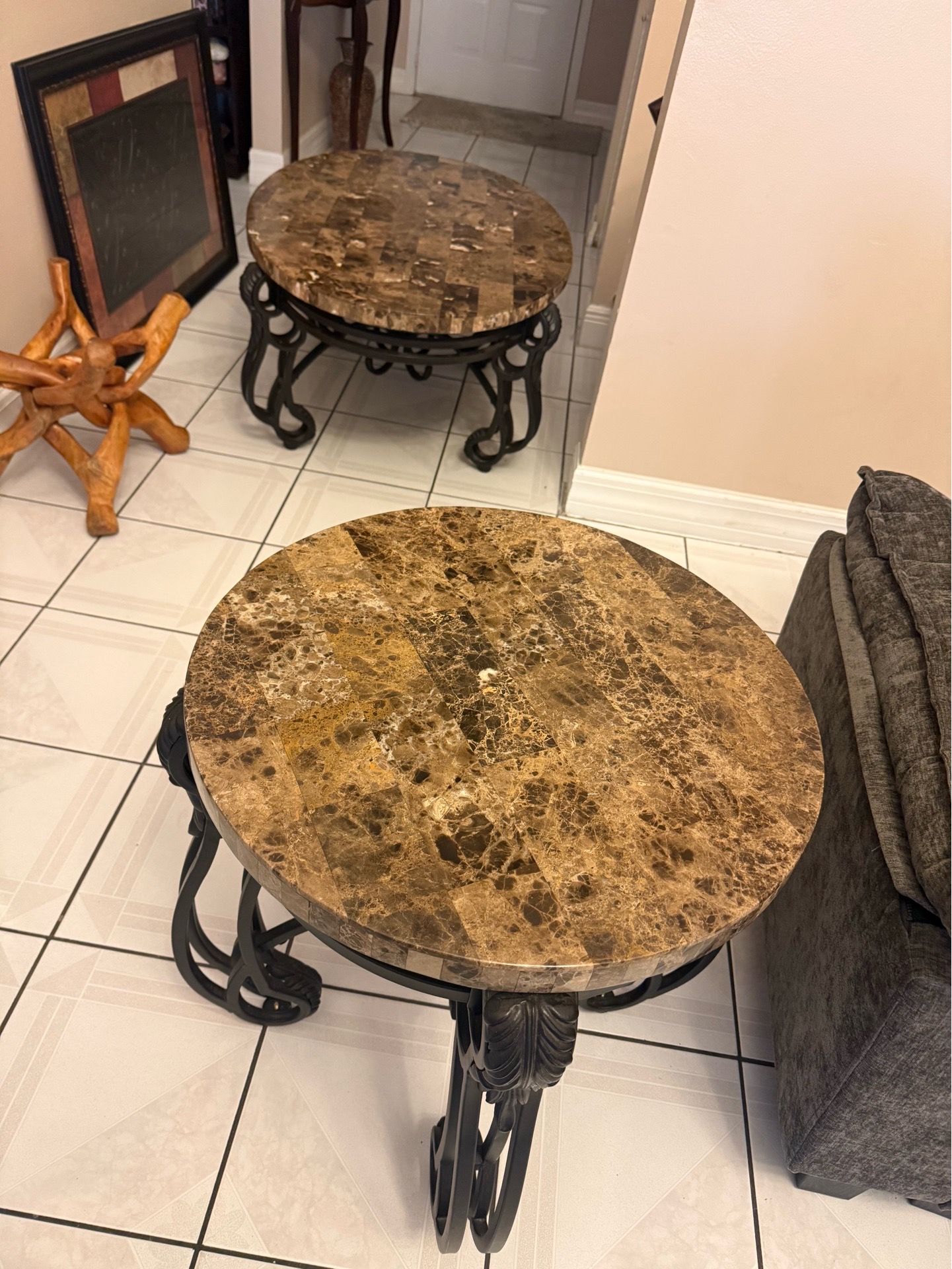 2 End tables and a coffee table ( Mable)