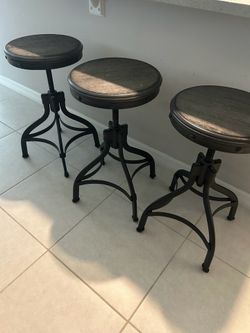3 bar stools