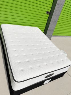 Full size mattress and box spring