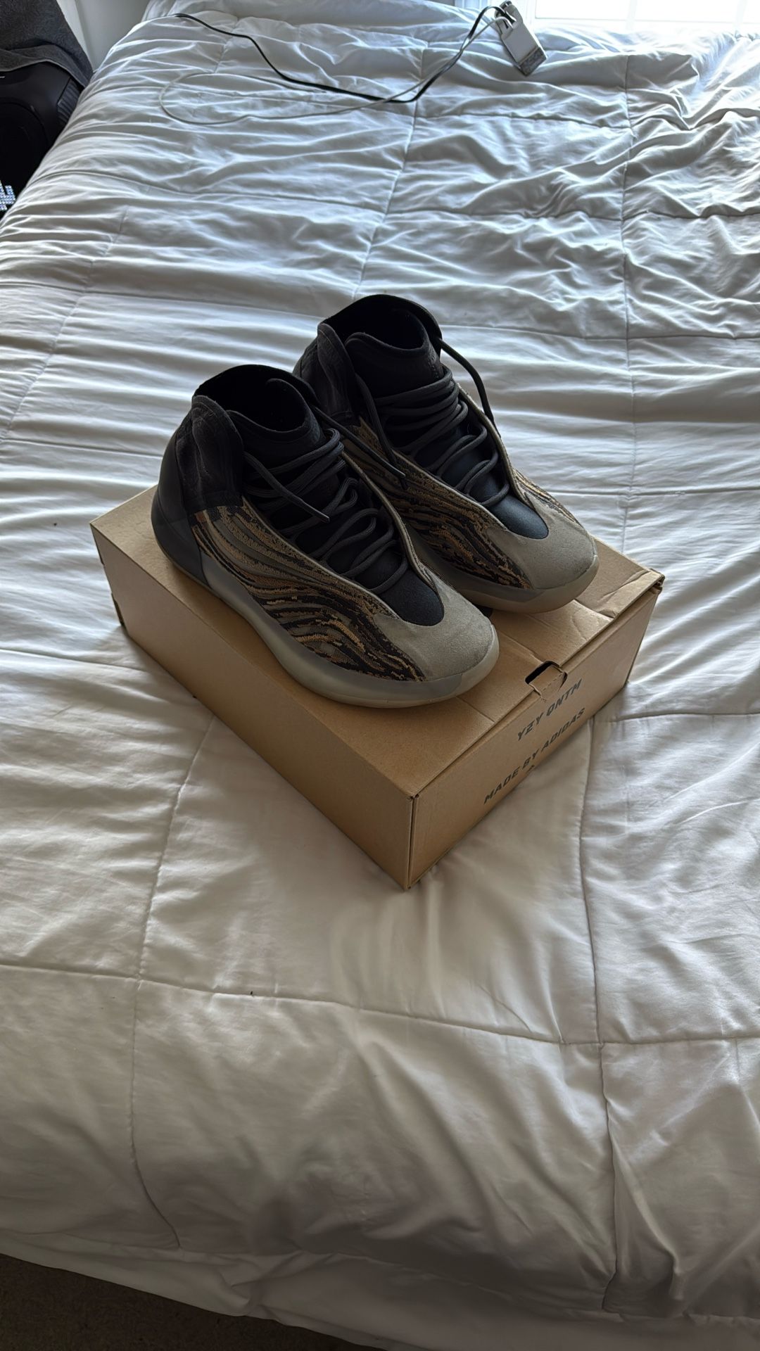 Adidas Yeezy Quantum "Amber Tint"