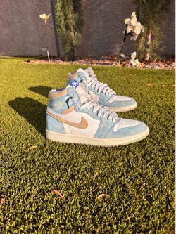 Air Jordan 1 Retro High OG ‘Hyper Royal’ Size 13