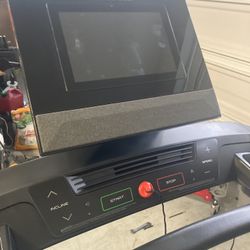 Nordictrack T series 10 treadmill, almost new. 