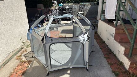 California Beach Company Play Pen And Floor Mat