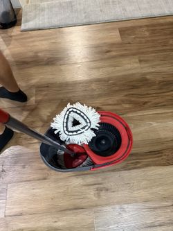 O-Cedar EasyWring Spin Mop & Bucket System + 2 Mop Heads