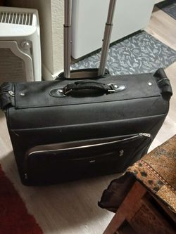 Swiss gaurd rolling suitcase