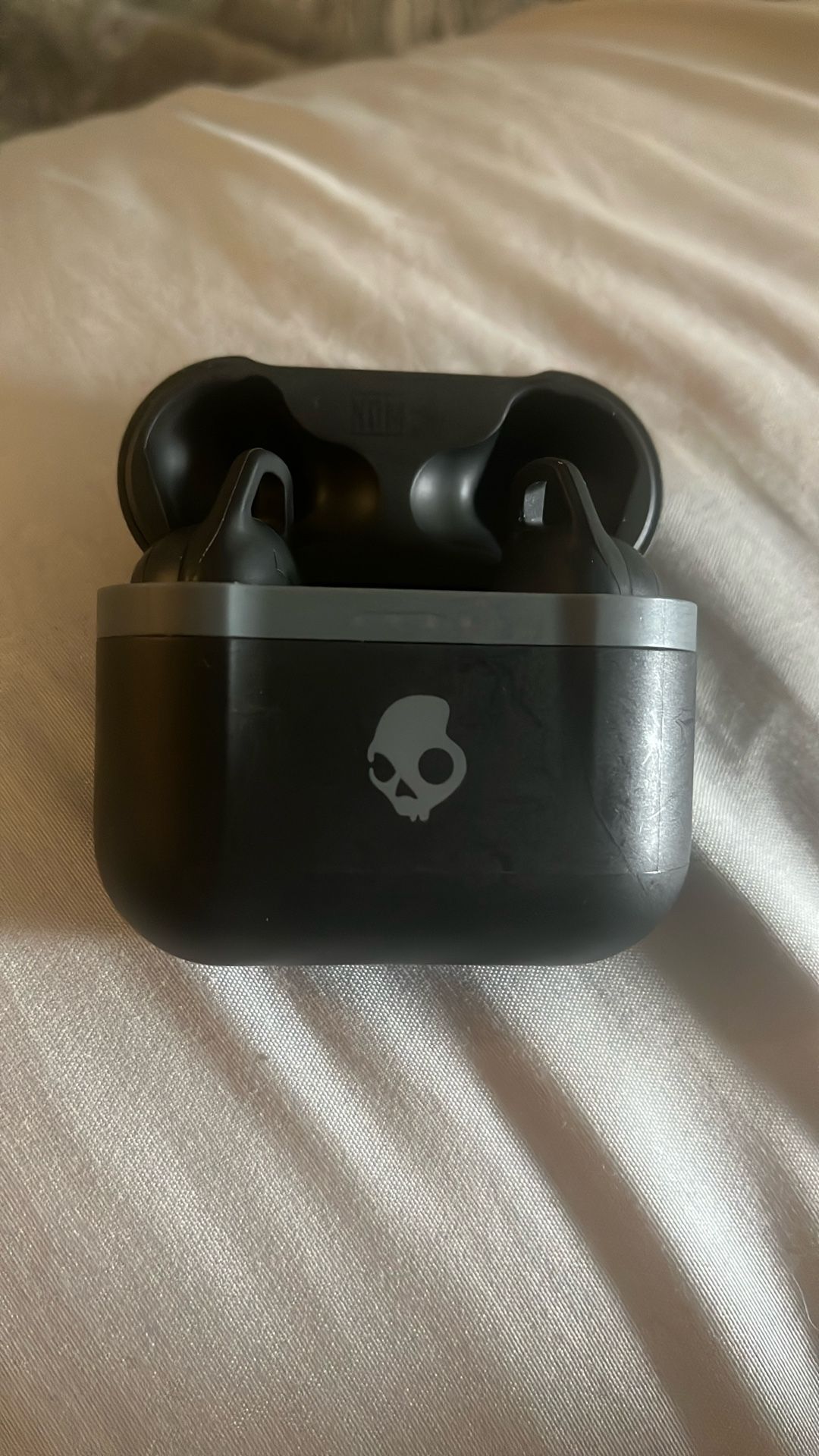skullCandy wireless Bluetooth earbuds