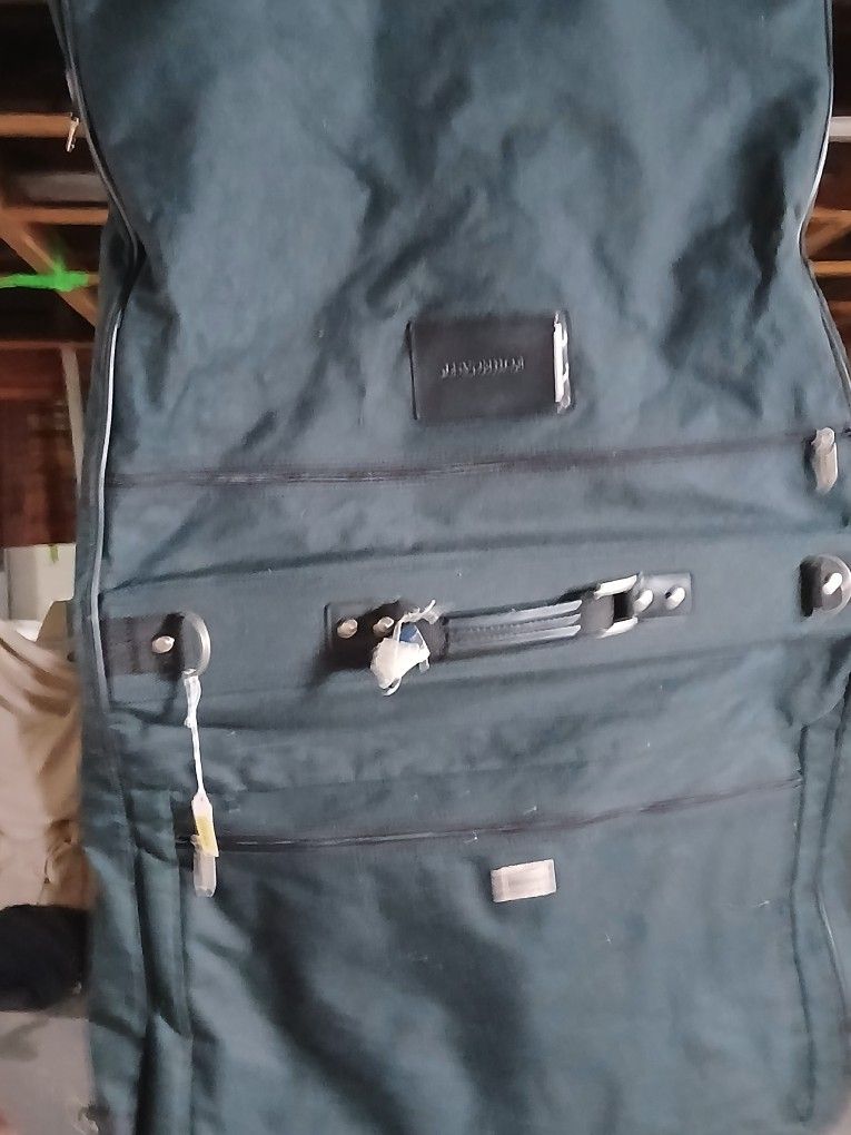 Suit Case Hang Clothes