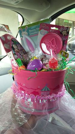 Minnie Mouse Easter basket