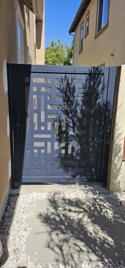 Gate