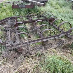 Tractor spring tooth cultivator